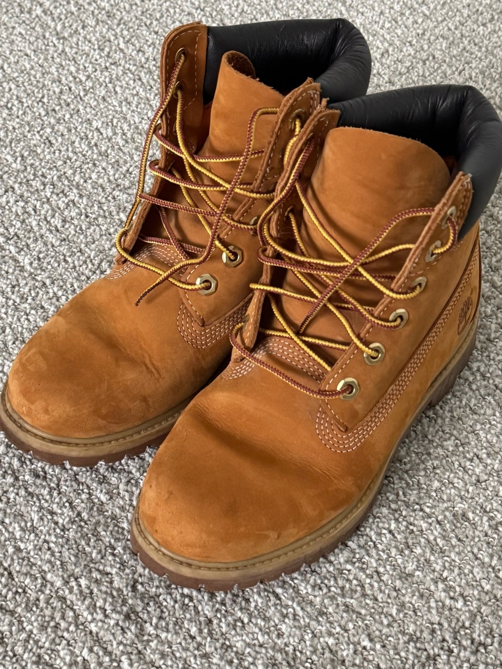 Timberland Women’s 7.5 Wheat/Tan Classic Work Boots with Black Collar - Picture 6 of 9